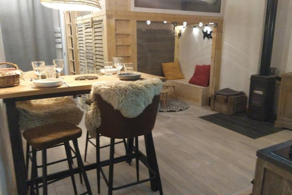 Chaleureux Petit Appartement De 4 Couchages Saint-Etienne-de-Tinee Bagian luar foto