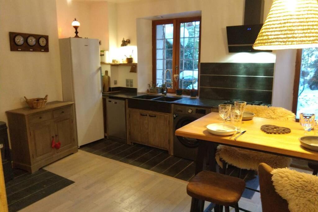 Chaleureux Petit Appartement De 4 Couchages Saint-Etienne-de-Tinee Bagian luar foto
